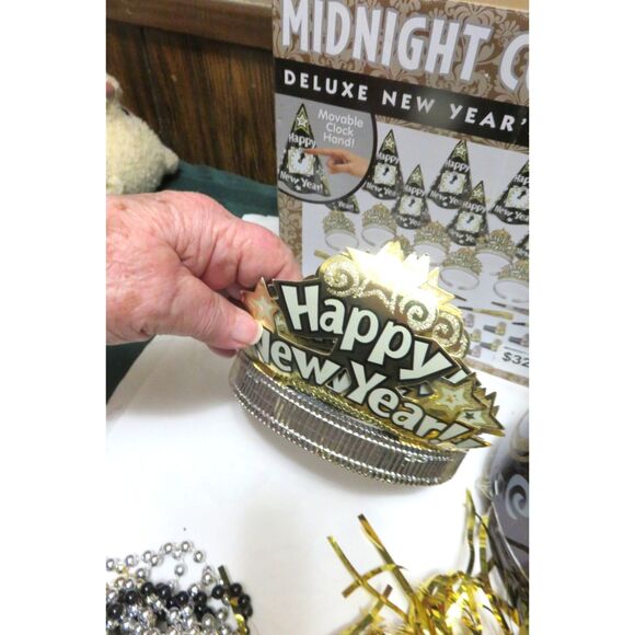 NEW YEAR'S EVE/EVENT PARTY KIT BLACK/SILVER HAT/SILVER BEADS (KIT FOR 12 PEOPLE) - Picture 3 of 5